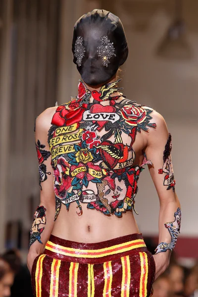 Look 18